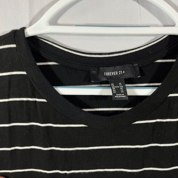 Forever 21 T-Shirt - Picture 3 of 12